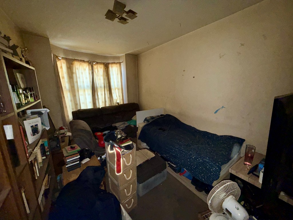 Lot: 223 - PAIR OF TWO-BEDROOM FLATS FOR INVESTMENT - Flat A Living area